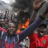 Des manifestations contre la vie chère et la politique du gouvernement ont eu lieu dans plusieurs villes du Kenya. Deux personnes ont été tuées et des centaines arrêtées.